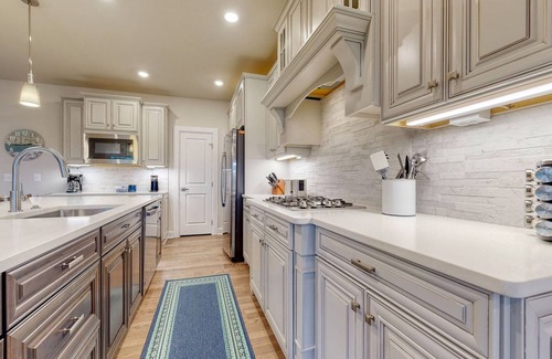 Lewes House | COASTAL DAYDREAMS- 6BD, 4BA - Sleeps 14 - World-class amenities!