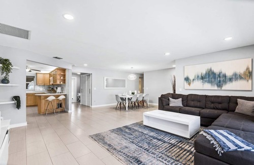 Tropic Palms House | Coastal Delray 🌊 Chill Out Hideaway Lush Vibes🌴 by SaltWater Poolside 4BD