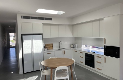 Towradgi House | Coastal duplex with everything at your door step!