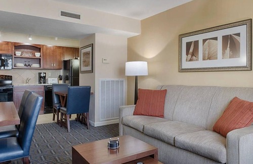 The Point Resort | Coastal Elegance in Newport – 3-Bedroom Suite at Club Wyndham Long Wharf