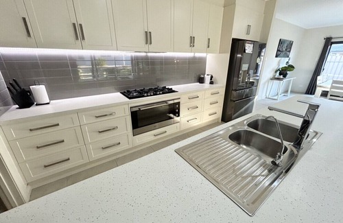 Moonta Bay House | Coastal Epping Escape - New Home & Self Contained Unit in Moonta Bay