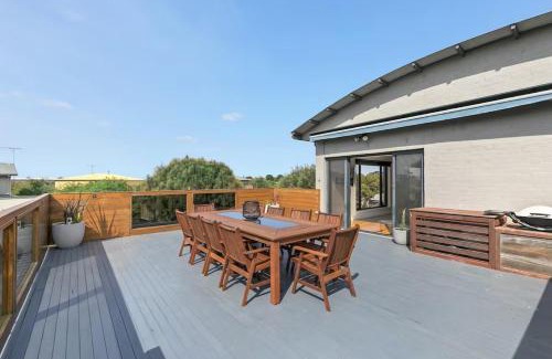Torquay House | Coastal Escape on Highlander