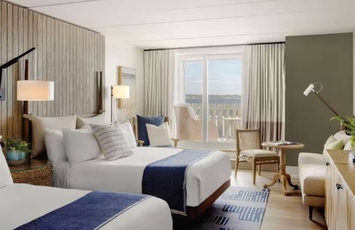 Goat Island Hotel | Coastal Escape! Unit w/Pool, Gym, Near Downtown Shops & Seaside Scenic Spots!