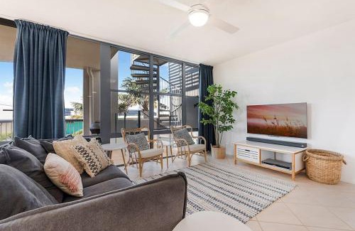 Marcoola Apartment | COASTAL ESCAPE - views rooftop terrace & jaccuzi