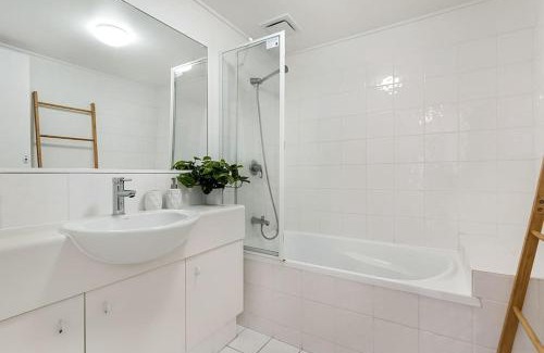 Marcoola Apartment | COASTAL ESCAPE - views rooftop terrace & jaccuzi