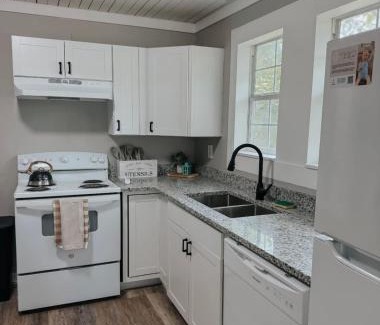 Southport House | Coastal Farmhouse - Pet Friendly and Quiet Location