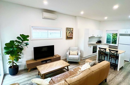 Wamberal Cottage | Coastal hideaway near beach