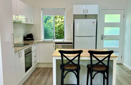 Wamberal Cottage | Coastal hideaway near beach