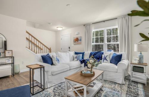 Captain's Cove House | Coastal Living - Brand new home with Community Pool & Pet Friendly!