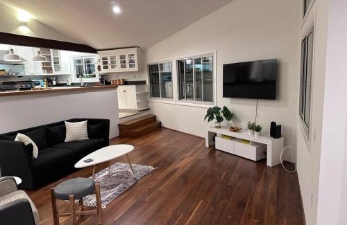 Playa Del Rey House | Coastal Los Angeles Retreat - Huge & Amazing Floor Plan in LA