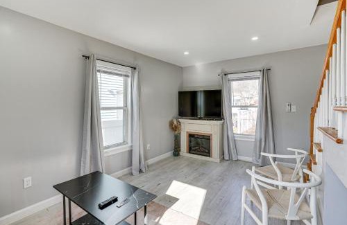 Lynn House | Coastal Lynn Escape with Fireplace 3 Mi to Beaches
