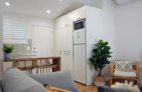 Towradgi Apartment | Coastal Nest - Stylish 1BR Steps to Towradgi Beach