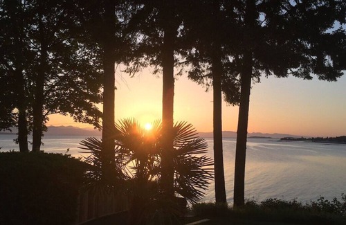 Regional District of Nanaimo House | Coastal Oceanfront, Private beach access Home on beautiful Parksville Beach