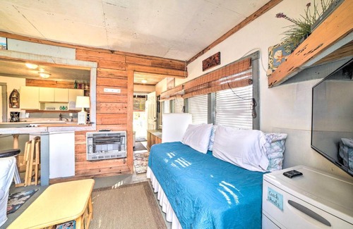 Salem House | Coastal Perry Cottage about 2 Mi to Boat Ramp!