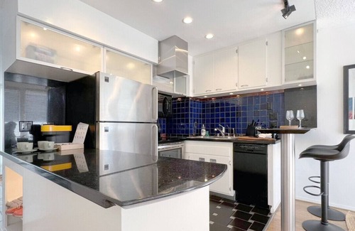 Wilshire Montana Apartment | Coastal Retreat Steps from the Santa Monica Beach