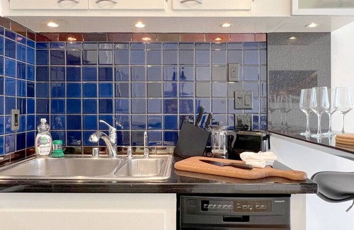 Wilshire Montana Apartment | Coastal Retreat Steps from the Santa Monica Beach