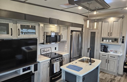 Port Bolivar House | Coastal RV Stay – Montana High Country - Sleeps 4
