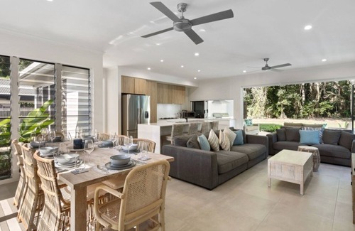 Palm Cove House | COASTAL VIBES @ PALM COVE