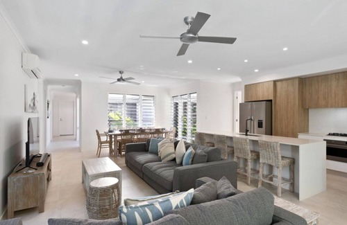 Palm Cove House | COASTAL VIBES @ PALM COVE