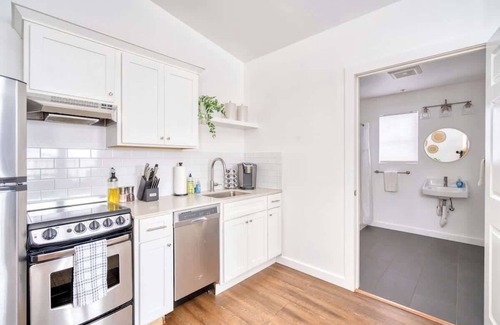 Kerns Apartment | Coastal Vibes Studio Kerns Eats & Coffee AC