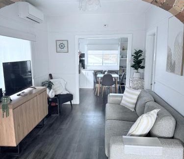 Shellharbour House | Coastal Vibes - Walk to beach, Marina, Cafes and Pubs