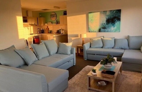 Rockingham Apartment | Coastal Vibes with a touch of convenience