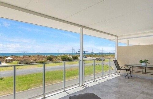 Rockingham Apartment | Coastal Vibes with a touch of convenience