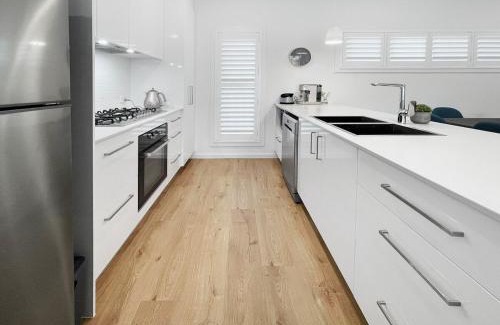 Shellharbour House | Coastline Cove - Modern Townhome Oasis