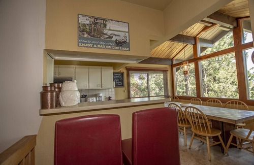 Lake Forest House | Coates by Hauserman Rental Group