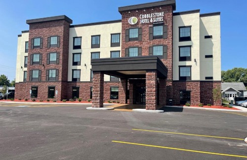 Little Chute Hotel | Cobblestone Hotel & Suites - Little Chute