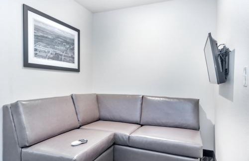 Janesville Hotel | Cobblestone Hotel & Suites - Janesville