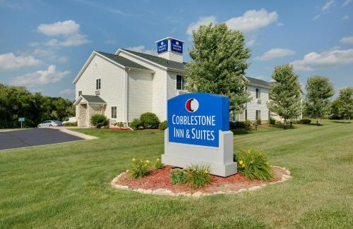 Clintonville Hotel | Cobblestone Inn & Suites - Clintonville