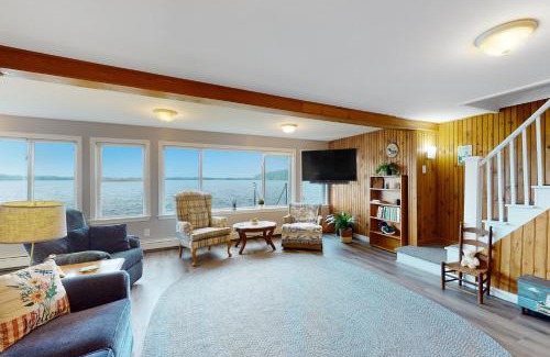 Winthrop House | Cobbossee Hideaway