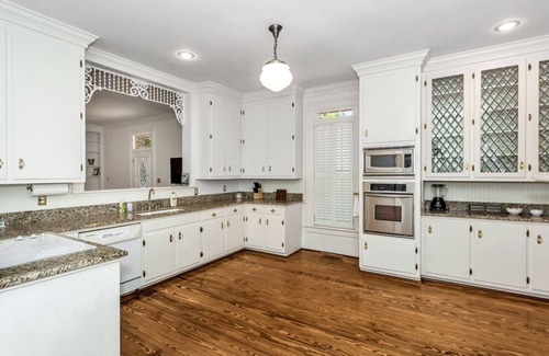New Market House | Cochran-Jackson House: Step back in time and still enjoy the modern amenities!