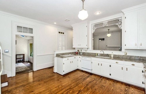 New Market House | Cochran-Jackson House: Step back in time and still enjoy the modern amenities!