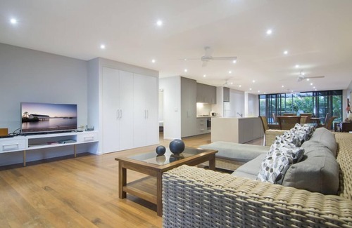 Newell Villa | Coco Beach Villa - Tropical Beachfront Haven