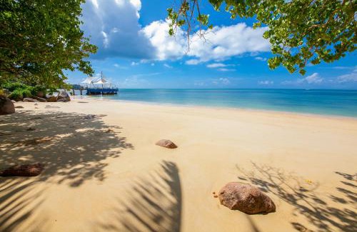 Anse Bois de Rose Hotel | Coco de Mer Hotel and Black Parrot Suites