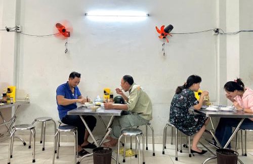 Binh Thanh Hotel | CoCo home 15
