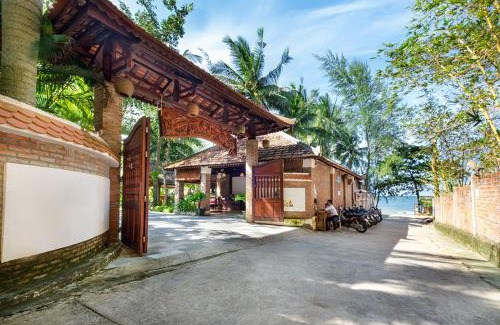Ong Lang Resort | Coco Palm Beach Resort