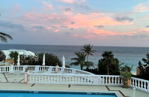 Paget Hotel | Coco Reef Bermuda