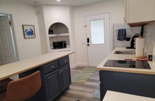 Cocoa Apartment | Cocoa Village Hideaway - 1 Bedroom/1 Bath Walk to Riverfront and Restaurants