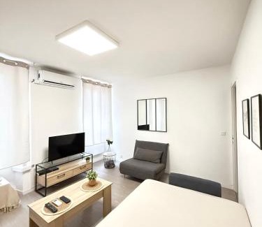 Prefecture Apartment | Cocon Marseillais, Centre-Ville, Vieux-Port - Rue Paradis, Rénové, Climatisé, 2pers