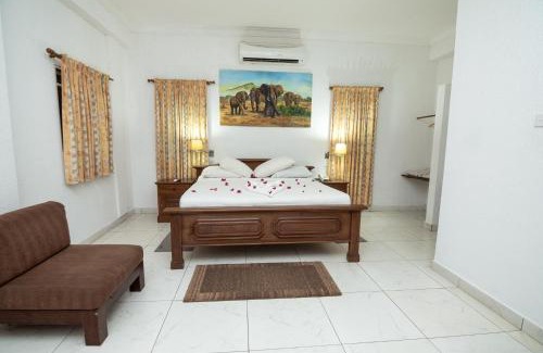 Elmina Hotel | Coconut Grove Beach Resort