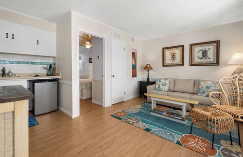 Ocean Pines House | Coconut Grove Cottage at the Inn on Turville Creek