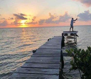 Caye Caulker House | Coconut Grove oceanfront cabin