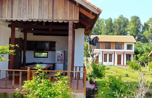 Dat Do Villa | CocoPalm Villa near Beach - Mango room