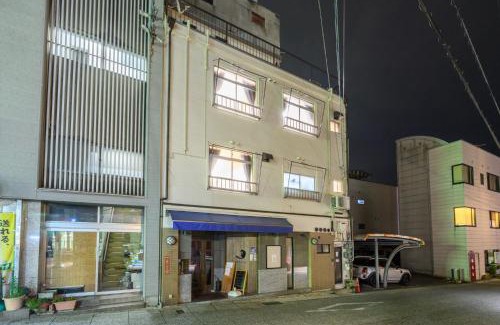 Onomichi House | COCOSTAY尾道本通り - 千光寺も花火も雨の日も全部にやさしい尾道の宿 - In the middle of the shopping street