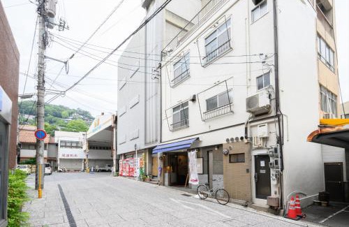 Onomichi House | COCOSTAY尾道本通り - 千光寺も花火も雨の日も全部にやさしい尾道の宿 - In the middle of the shopping street