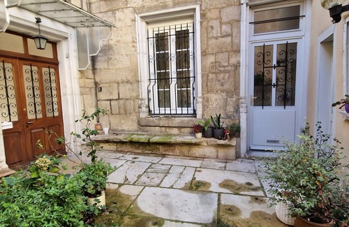 Dole Apartment | Coeur de Ville, Appartement en rez de Chaussée, Pouvant Accueillir 4 Personnes