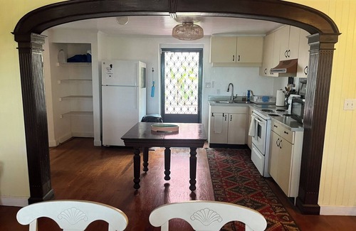 Estate East Street Apartment | COFF HOUSE: "Captain's Quarters" in Iconic Dowtown Landmark Villa